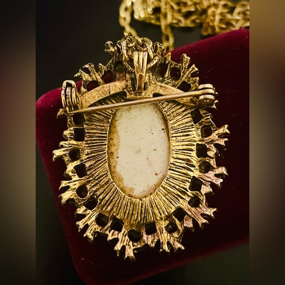 Vintage Handpainted Porcelain Floral Brooch/ Pendant Necklace - Picture 3 of 10